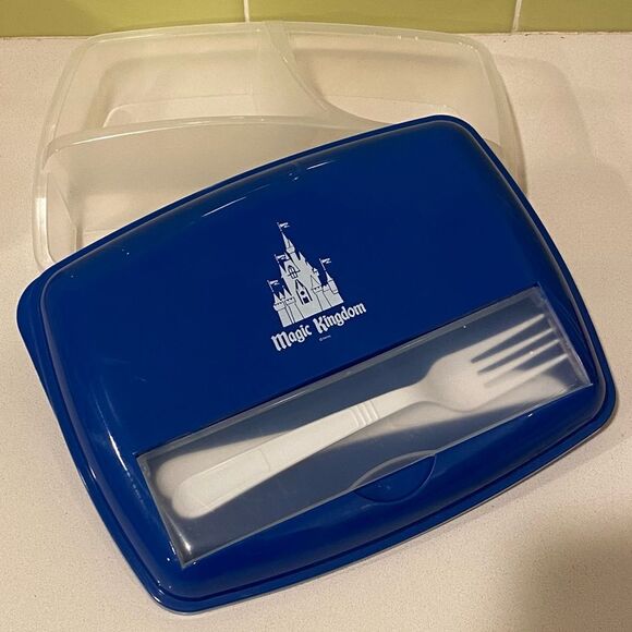 WDW/Magic Kingdom - Compartment Lunch Box with Utensils - Picture 4 of 6